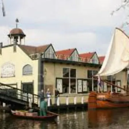 Finn, Met Grote Tuin En Veel Privacy *