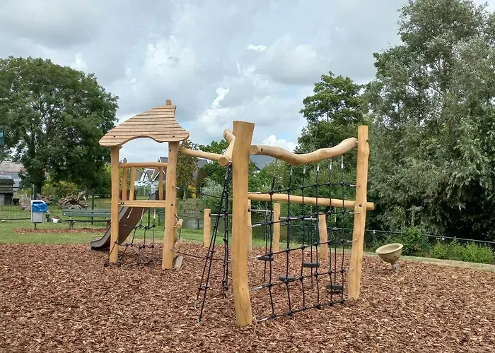 Finn, Met Grote Tuin En Veel Privacy